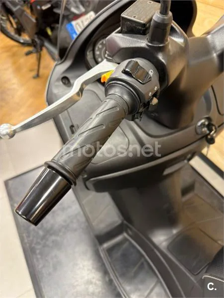 Suzuki Burgman 200 – Vista 22
