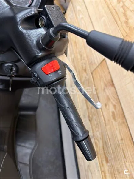 Suzuki Burgman 200 – Vista 23