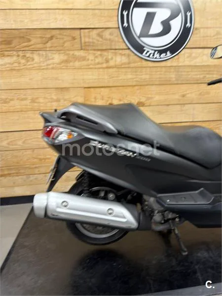 Suzuki Burgman 200 – Vista 24