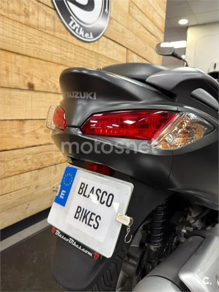 Suzuki Burgman 200 – Vista 32