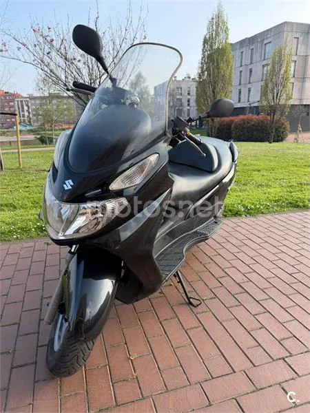 Suzuki BURGMAN 125 – Vista 2