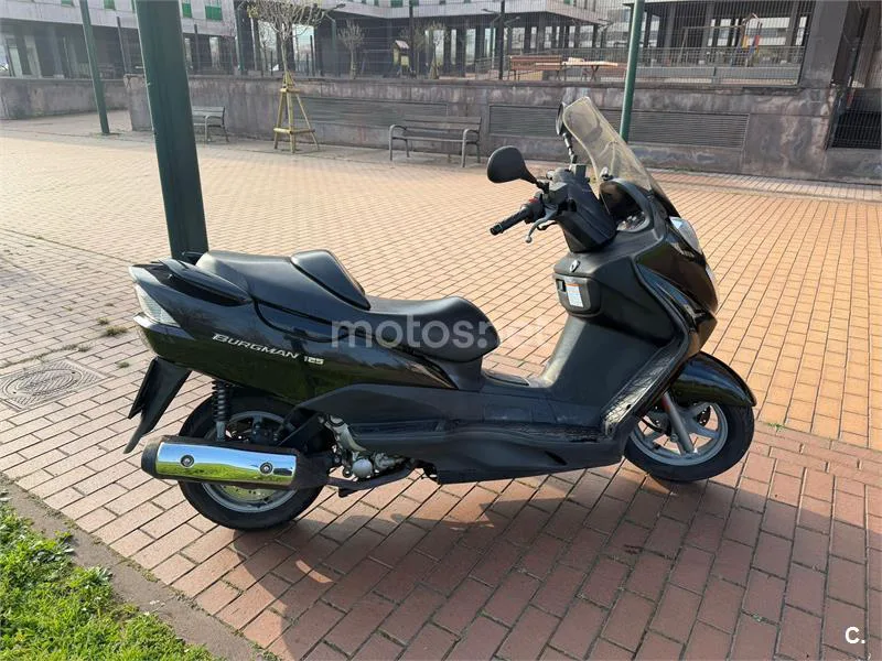 Suzuki BURGMAN 125 – Vista 3