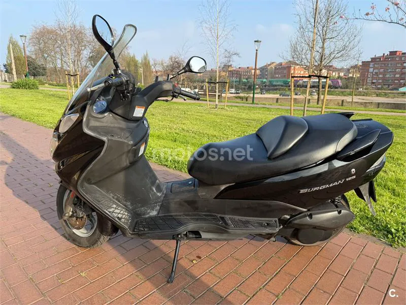 Suzuki BURGMAN 125 – Vista 4
