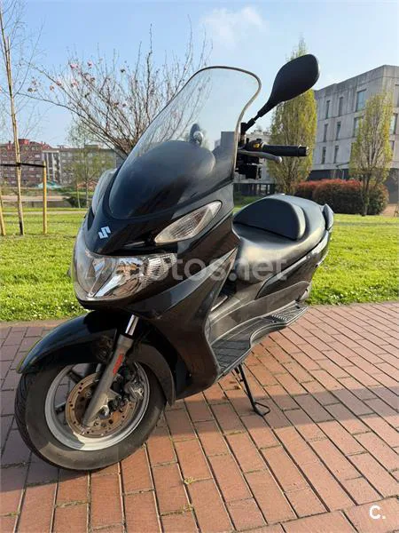 Suzuki BURGMAN 125 – Vista 5