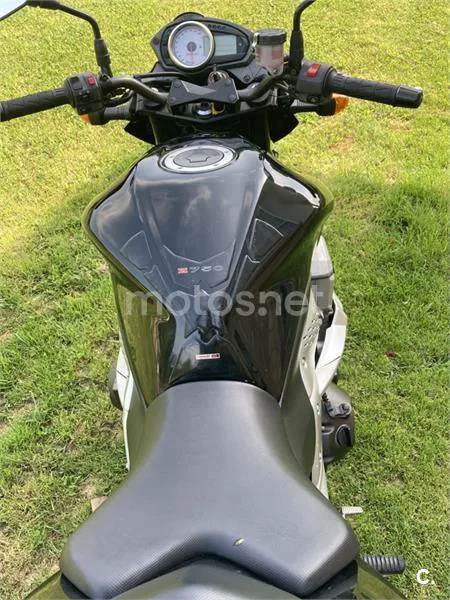 Kawasaki Z 750 – Vista 3