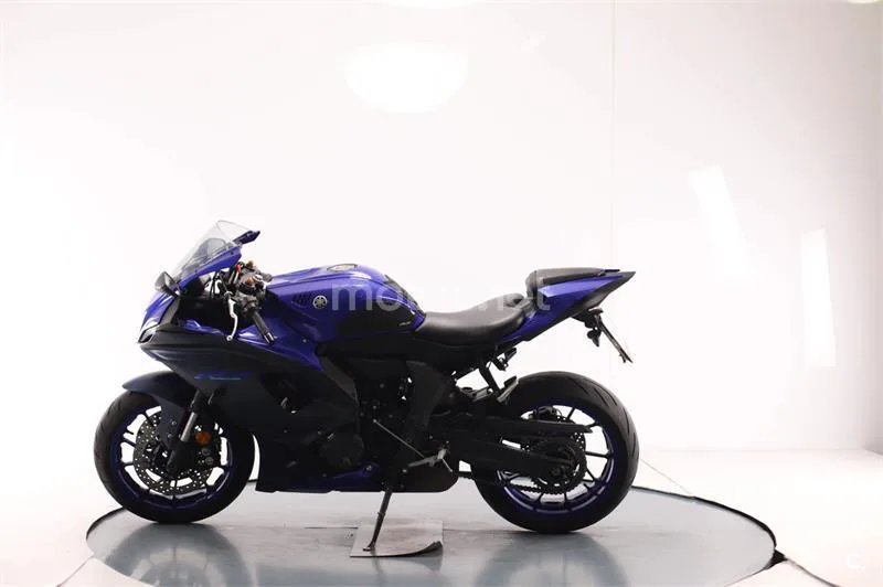 Yamaha R7 – Vista 4