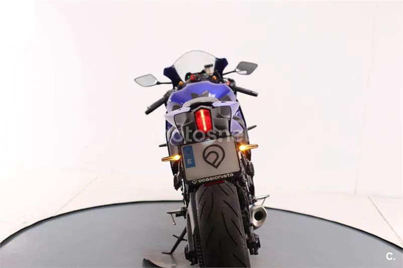 Yamaha R7 – Vista 9
