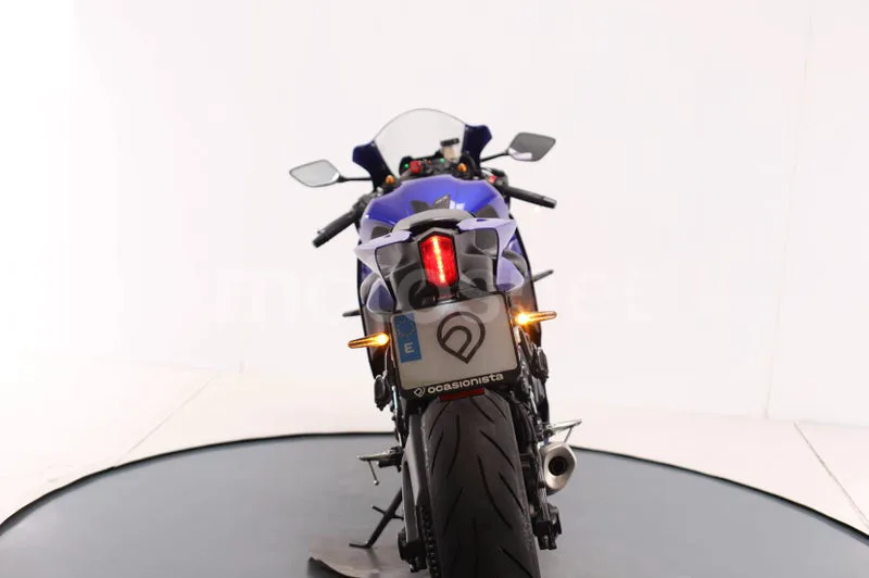 Yamaha YZF-R7 - Vista 10