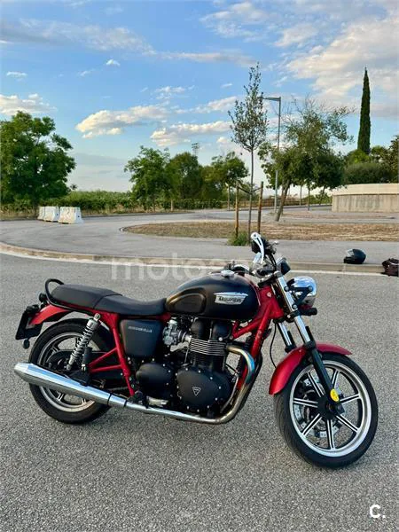 Triumph Bonneville SE – Vista 5