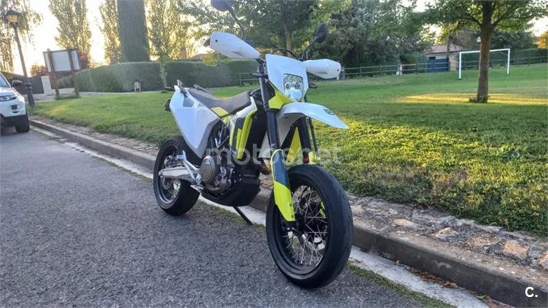 Husqvarna 701 Supermoto – Vista 2