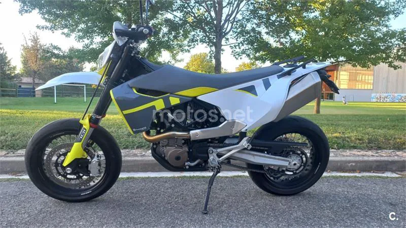 Husqvarna 701 Supermoto – Vista 3