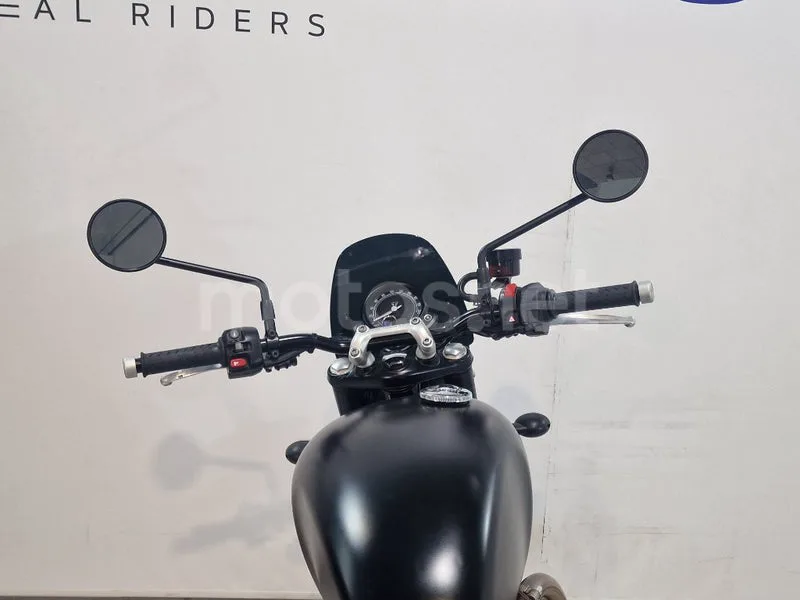 Triumph Street Twin – Vista 11