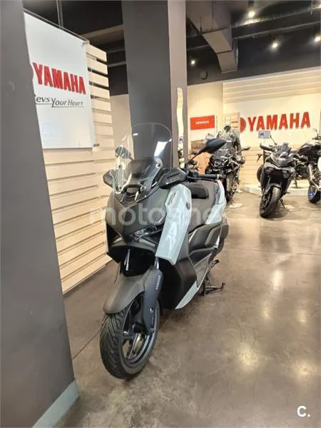 Yamaha XMAX 300 – Vista 11