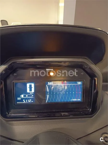 Yamaha XMAX 300 – Vista 12