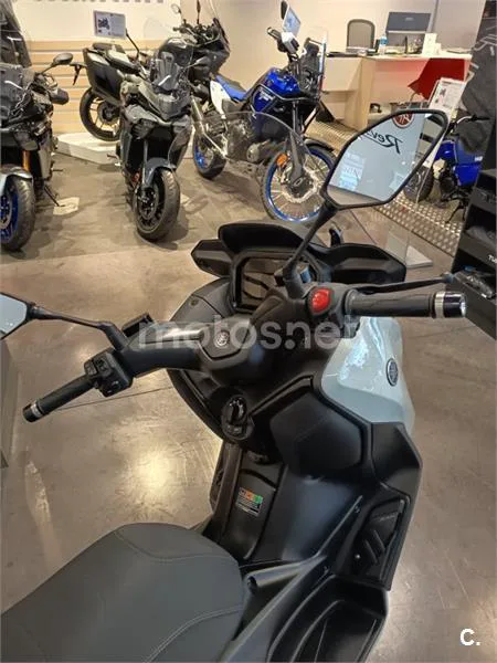 Yamaha XMAX 300 – Vista 4