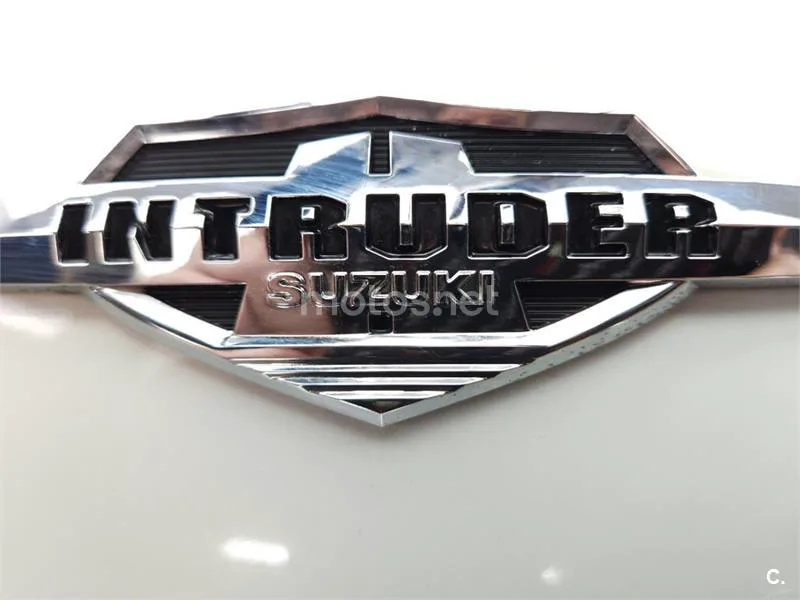 Suzuki Intruder C800 – Vista 12
