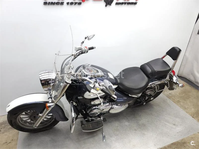 Suzuki Intruder C800 – Vista 16