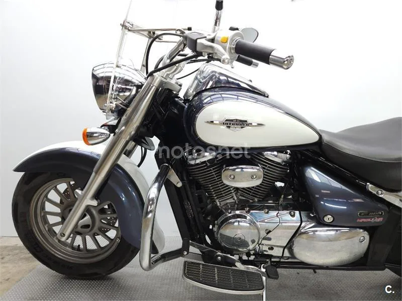 Suzuki Intruder C800 – Vista 19