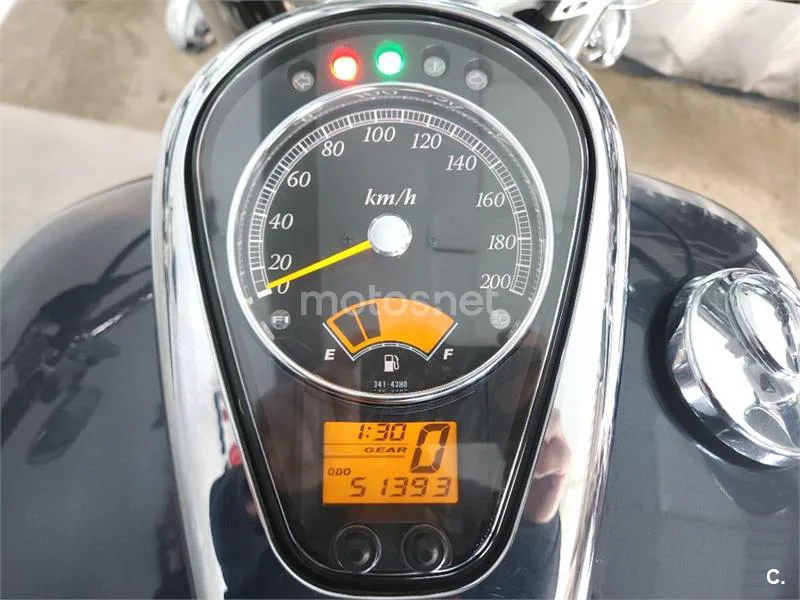 Suzuki Intruder C800 – Vista 8