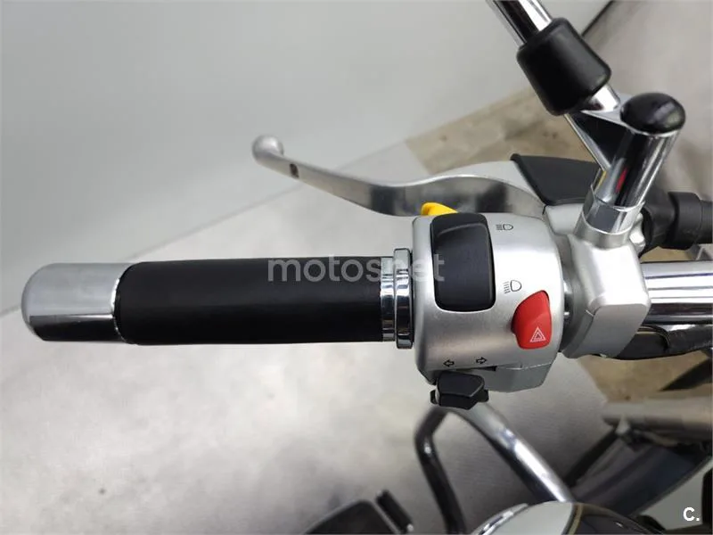 Suzuki Intruder C800 – Vista 9