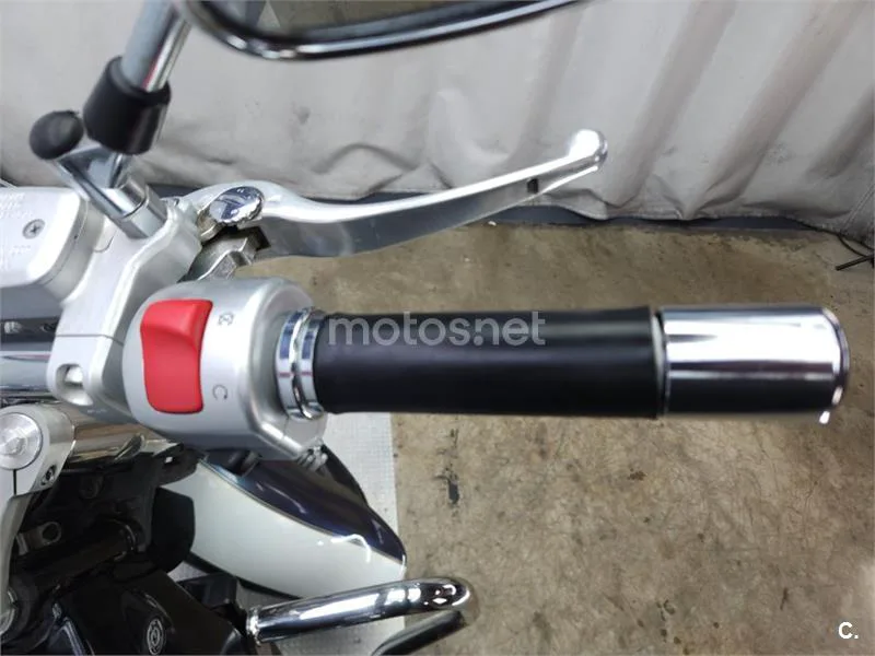 Suzuki Intruder C800 – Vista 10