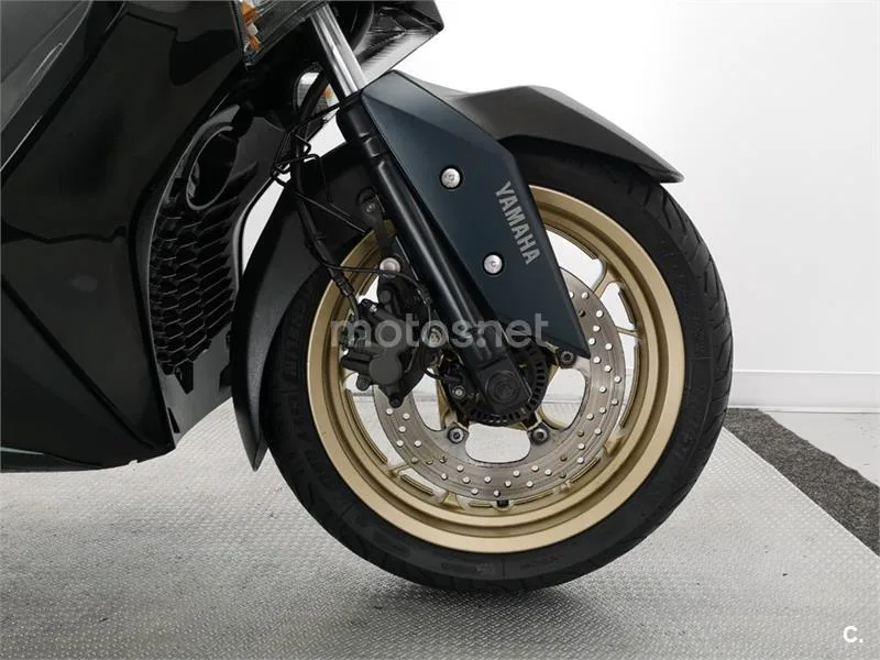 Yamaha XMAX 300 – Vista 11
