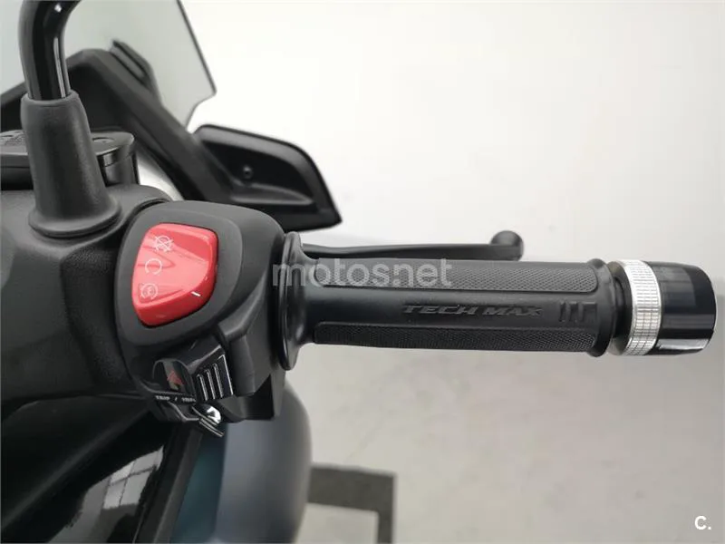 Yamaha XMAX 300 – Vista 8