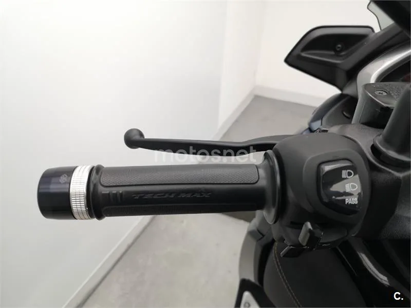 Yamaha XMAX 300 – Vista 9
