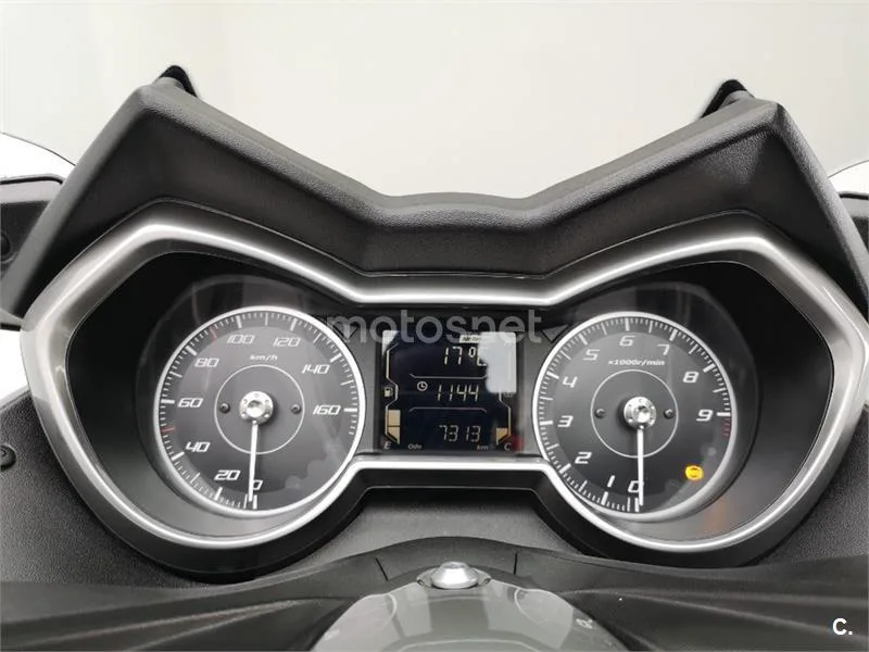 Yamaha XMAX 300 – Vista 10