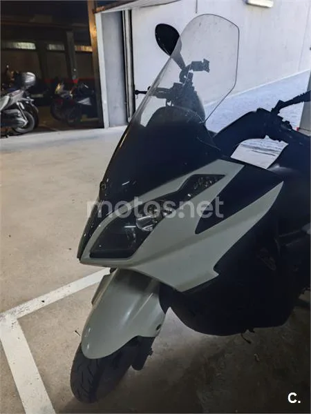 Kymco Super Dink 300i – Vista 5