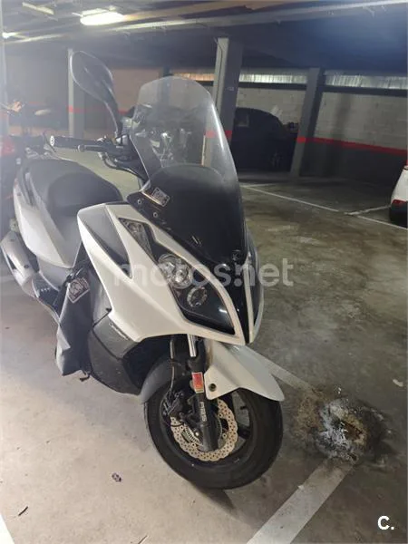 Kymco Super Dink 300i – Vista 6