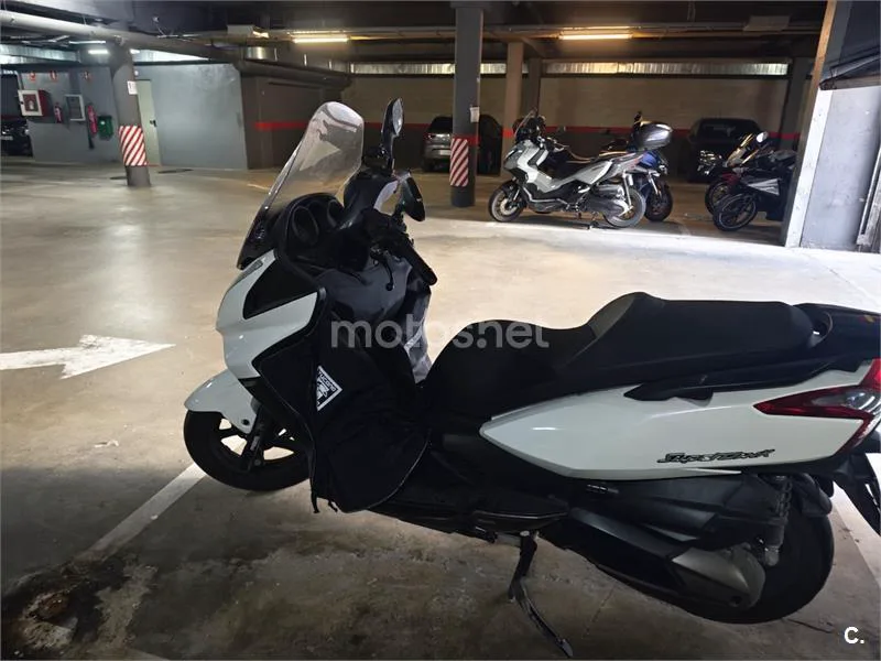 Kymco Super Dink 300i – Vista 7