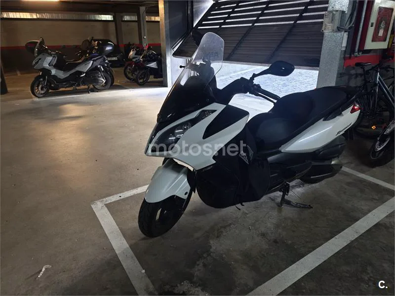 Kymco Super Dink 300i – Vista 8