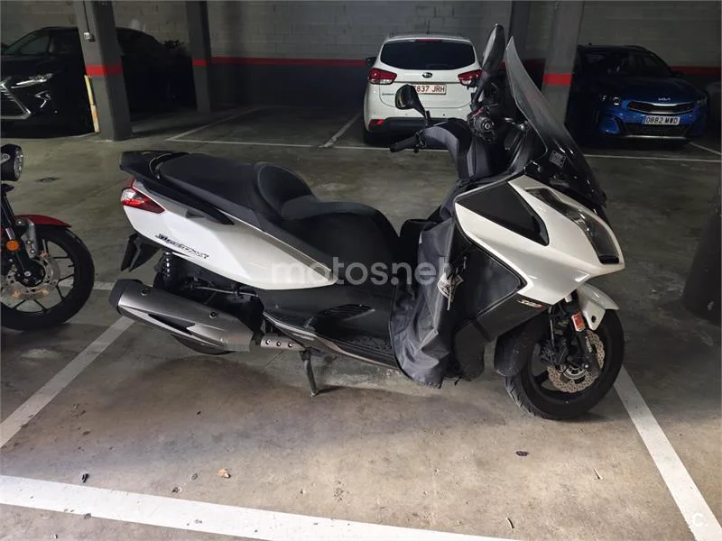 Kymco Super Dink 300i – Vista 9