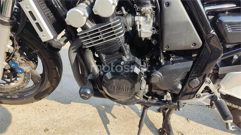 Yamaha FZS 600 Fazer – Vista 4