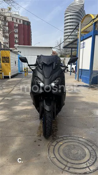 Yamaha TMAX – Vista 3