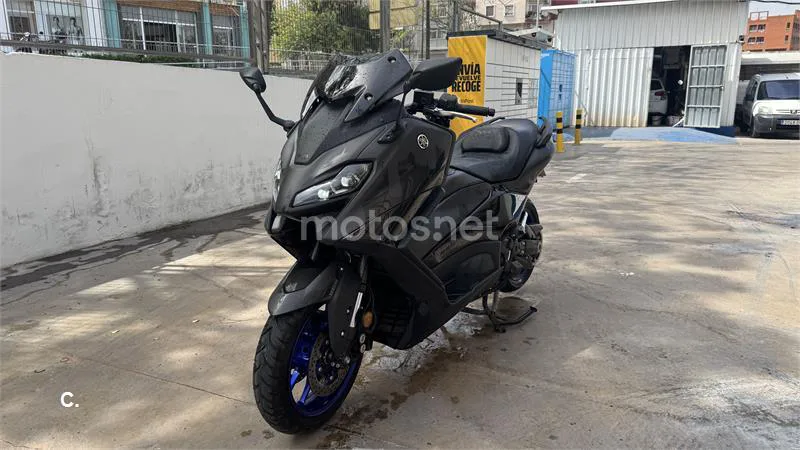 Yamaha TMAX – Vista 4