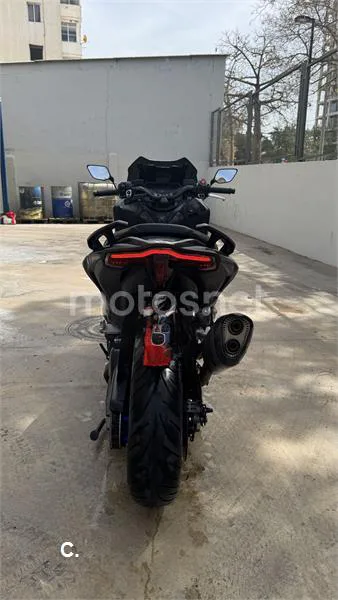 Yamaha TMAX – Vista 6