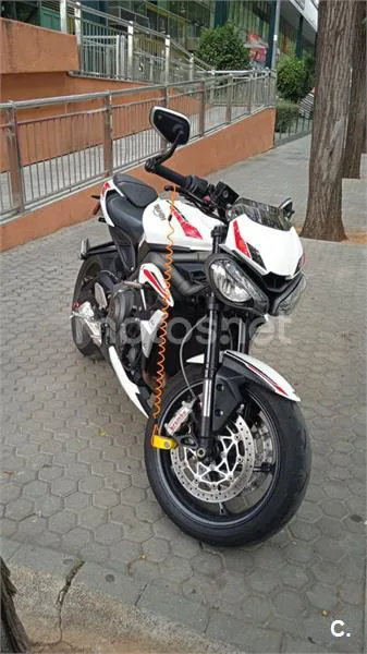 Triumph Street Triple – Vista 3