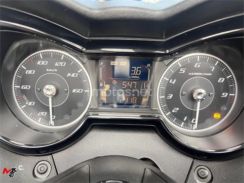 Yamaha XMAX 300 – Vista 9