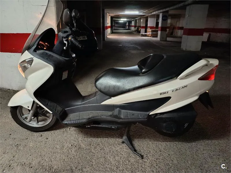 Suzuki BURGMAN 125 – Vista 2