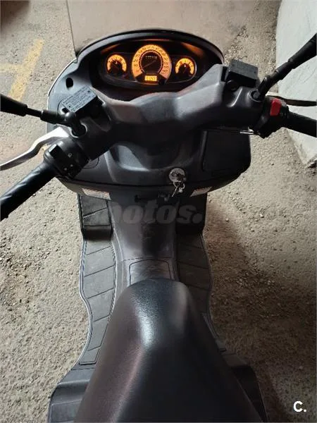 Suzuki BURGMAN 125 – Vista 4