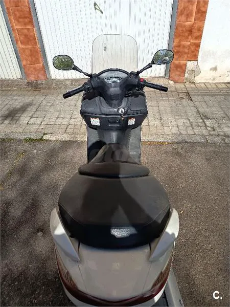 Suzuki BURGMAN 125 – Vista 6