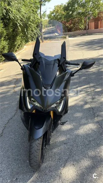 Yamaha TMAX 560 – Vista 4