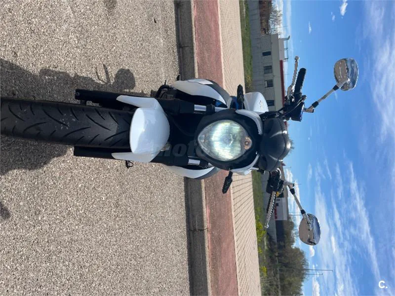 Suzuki Gladius 650 – Vista 3