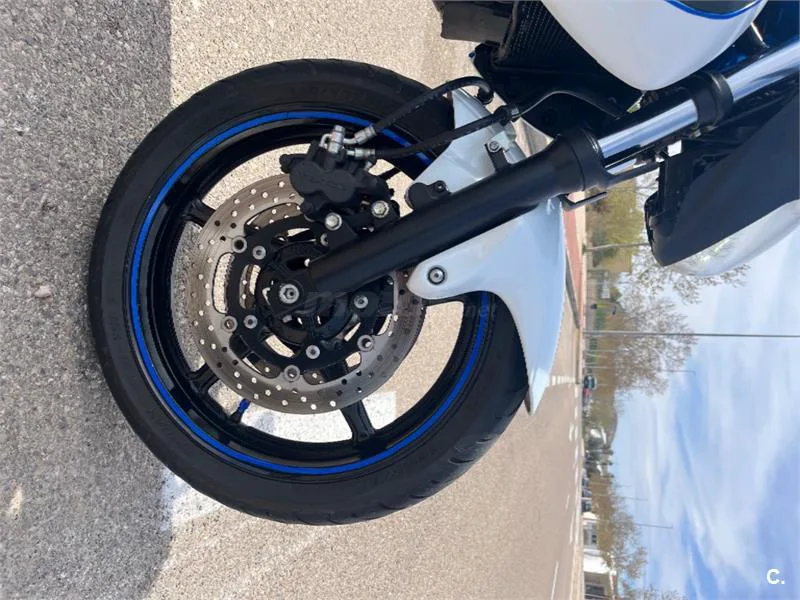 Suzuki Gladius 650 – Vista 5