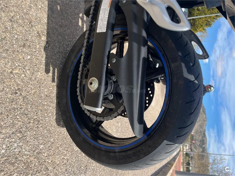 Suzuki Gladius 650 – Vista 7