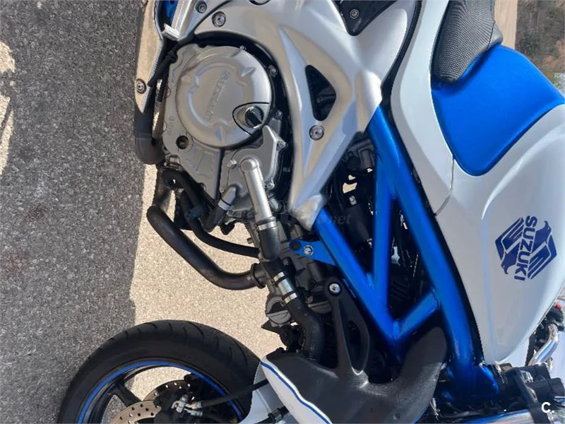 Suzuki Gladius 650 – Vista 10