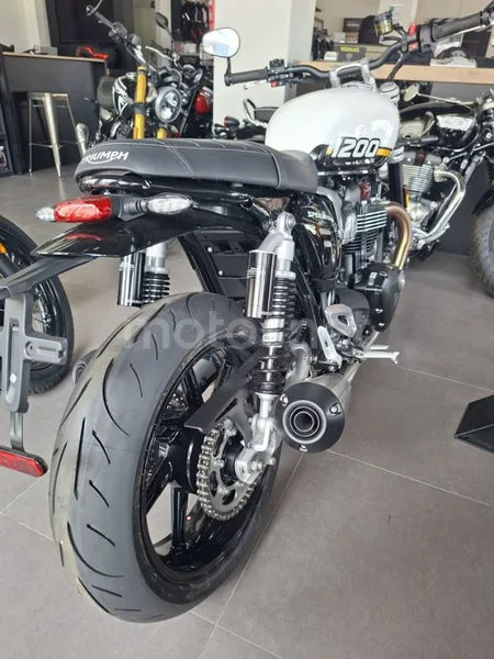 Triumph Speed Twin 1200 - Vista 10