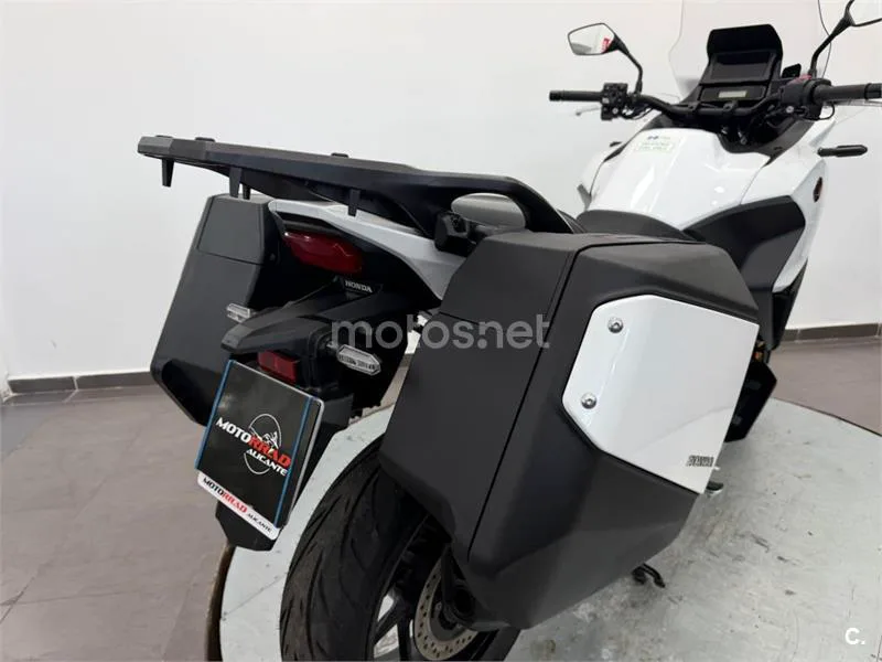 Honda NT1100 – Vista 13